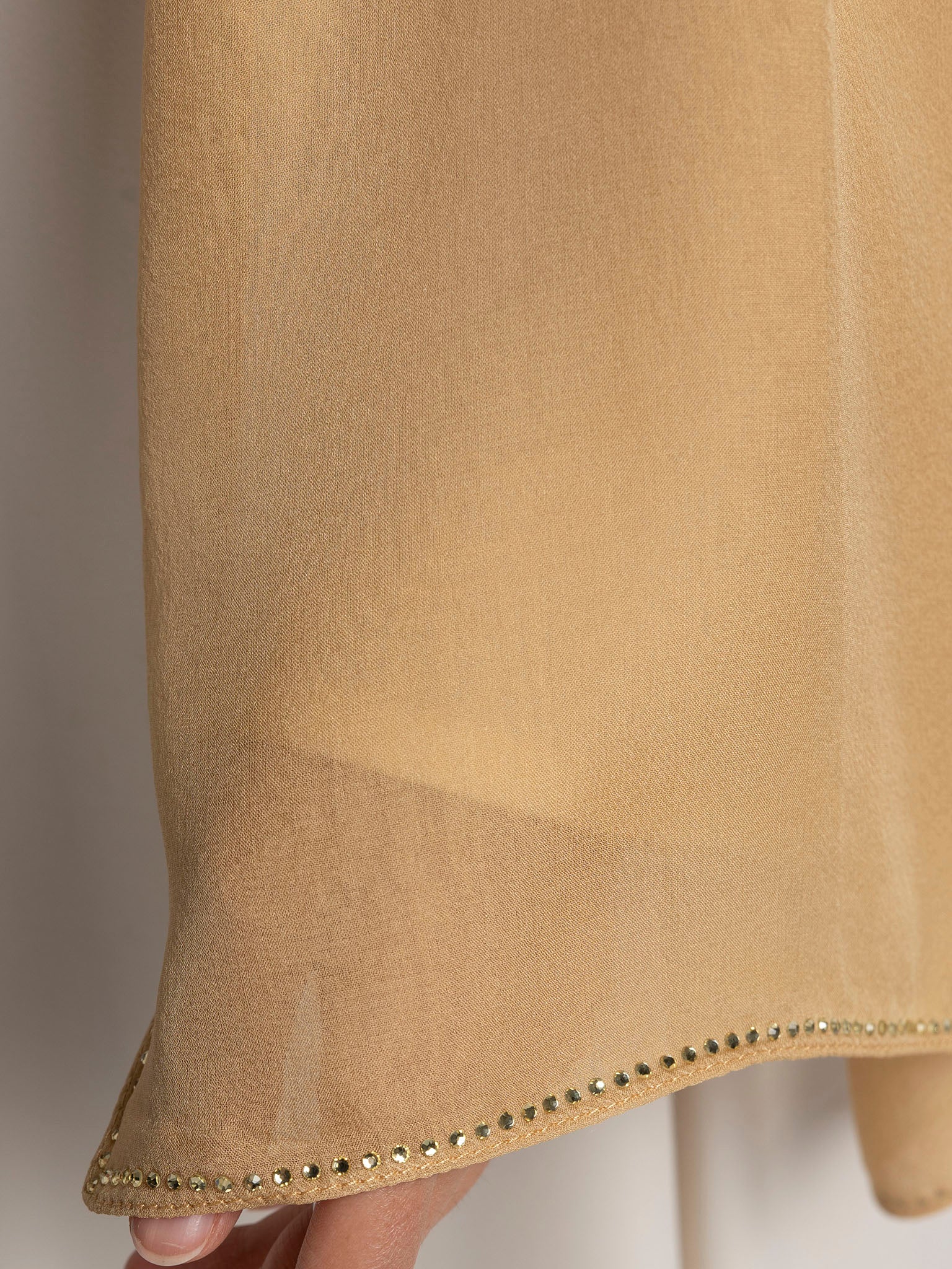 Beige-Beige