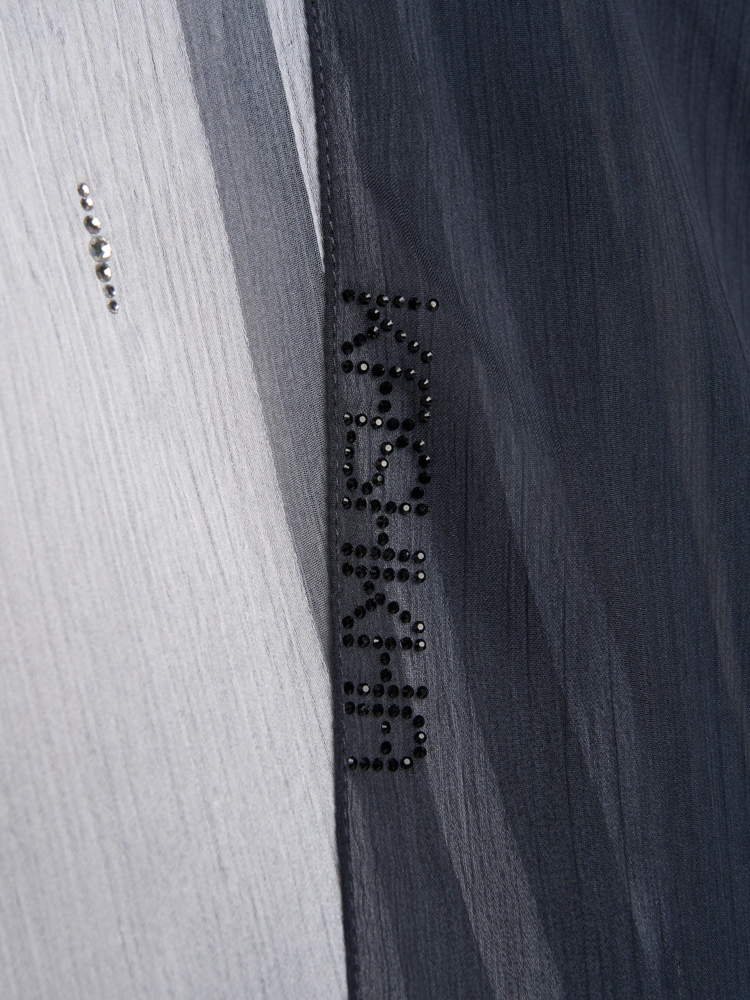 Black-Dovegrey